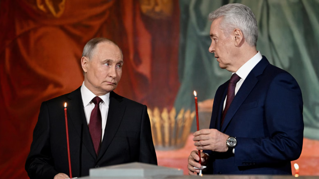 Владимир Путин встретил Пасху в храме вместе с Сергеем Собяниным. И еще восемь главных новостей ночи
