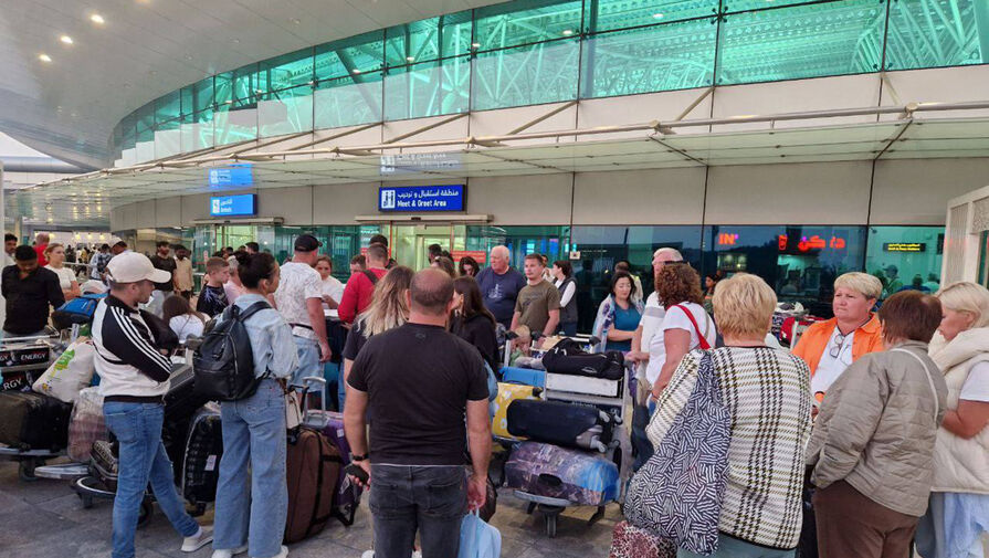 В самолете не хватило мест: десятки россиян с детьми не могут вылететь из ОАЭ
